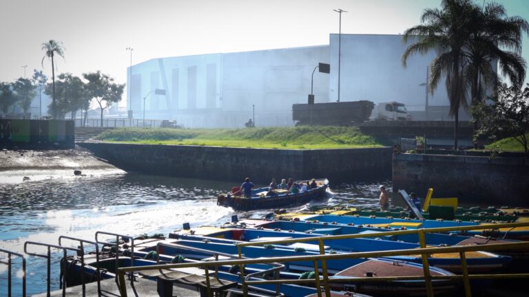 Obras alteram embarque da travessia das catraias entre Santos e Vicente de Carvalho