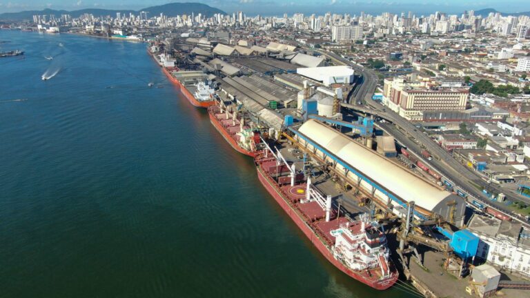 Movimento de cargas no Porto de Santos cresce 29,4% em novembro e aponta para novo recorde de movimentação em 2023