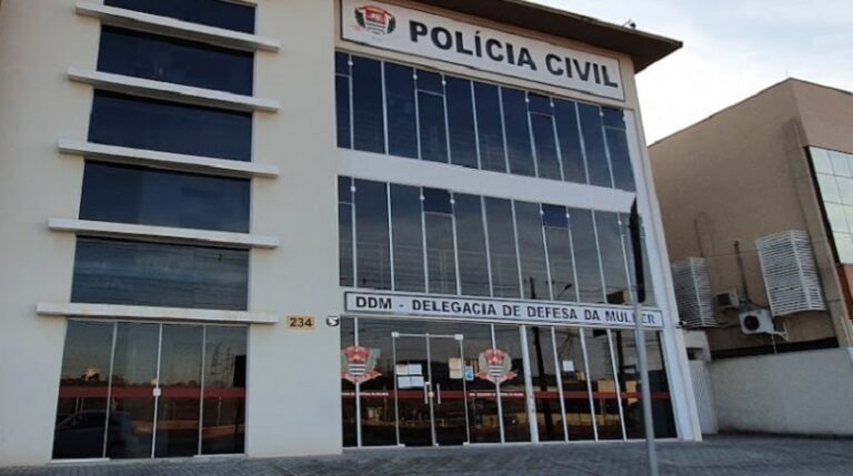 Uma mulher foi encontrada morta dentro da própria casa com sinais de enforcamento na manhã desta terça-feira (19), no Jardim Morumbi