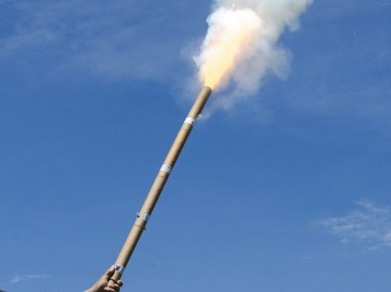 Réveillon: Alerta para os riscos de soltar fogos de artifício próximo à rede elétrica