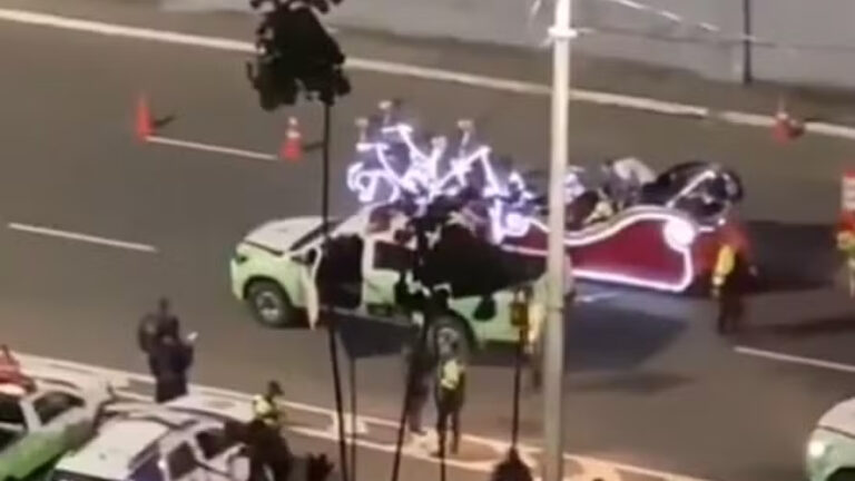 Papai Noel se nega a soprar bafômetro e tem trenó apreendido em blitz da polícia; veja vídeo