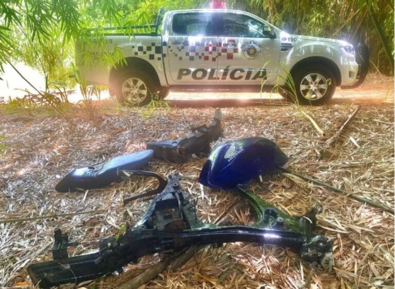 Peças de moto roubada em Guararapes são encontradas em córrego