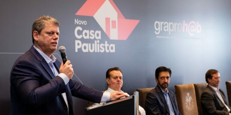 Tarcísio anuncia apoio a Nunes à prefeitura de SP no dia que PT SP aprova volta de Marta ao partido