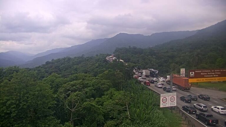 Volta do Réveillon deixa rodovias que ligam litoral a capital paulista congestionadas