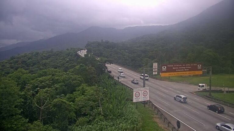 Cerca de 645 mil veículos desceram a serra para o feriado de Ano-Novo no litoral