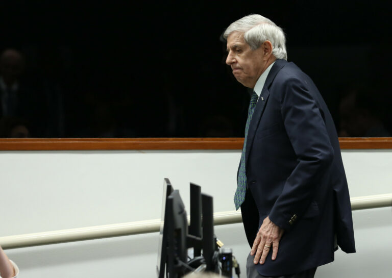 PF intima general Heleno para depor sobre ‘Abin paralela’ sob Bolsonaro