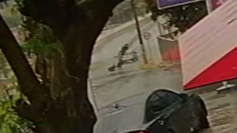 Acidente causado por fios soltos deixa pai e filho feridos