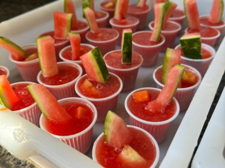 Animais do Bosque dos Jequitibás ganham picolés para combater as altas temperaturas