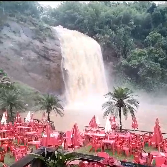 Chuva forte causa alagamentos e falta de energia no Vale do Paraíba