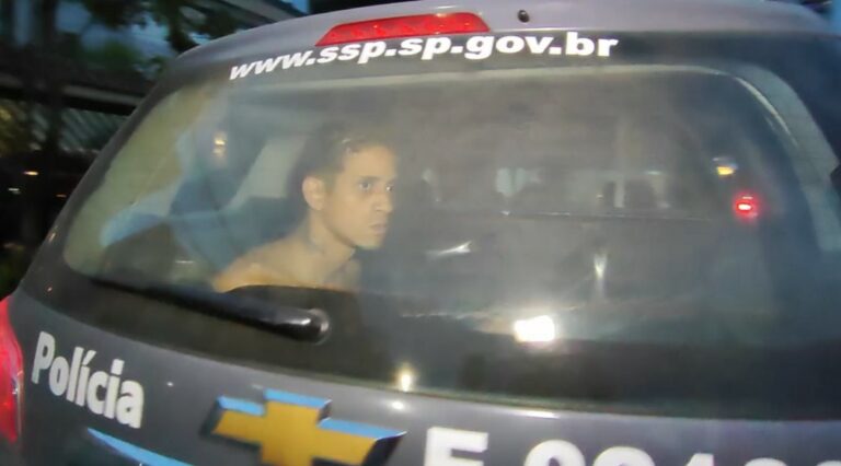 Só não pode ter pena: Suspeito de tentar matar PM durante Operação Escudo é preso em galinheiro; VÍDEO