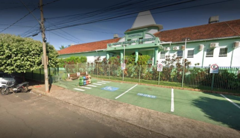 Idoso de 70 anos é esfaqueado no abdômen pela própria filha