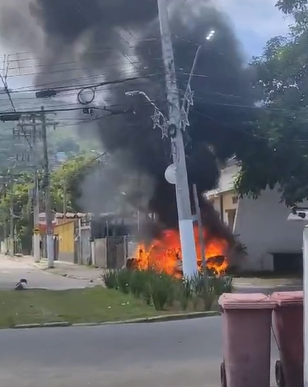 carro pega fogo em ilhabela