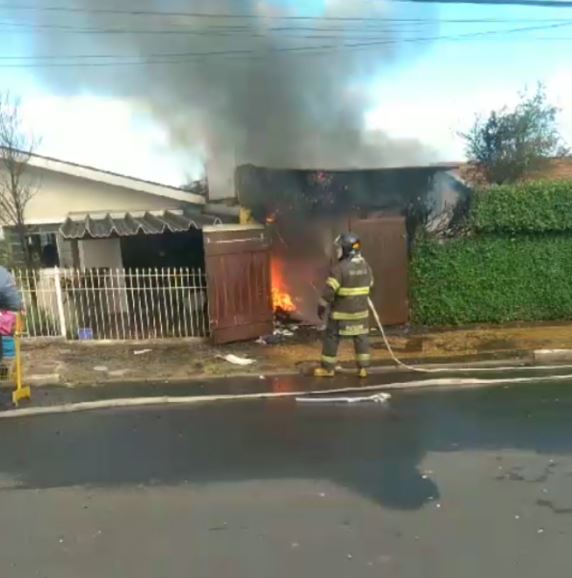 Brechó fica destruído após brincadeira de criança com fósforo em Americana