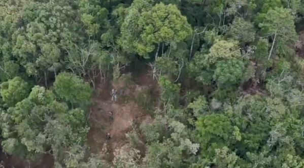 Passageiros de helicóptero são encontrados mortos pela polícia