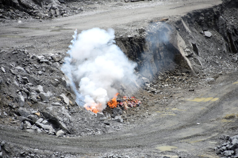 Mais de 200 kg de fogos de artifício ilegais foram destruídos em cidade do litoral