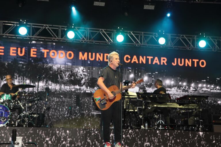 Santos encerra a festa dos 478 anos com direito a baile oficial e show do Jota Quest na praia