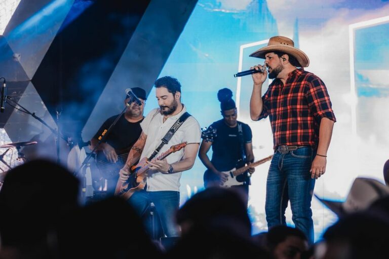 Fernando & Sorocaba trazem mistura de churrasco e show sertanejo para Indaiatuba