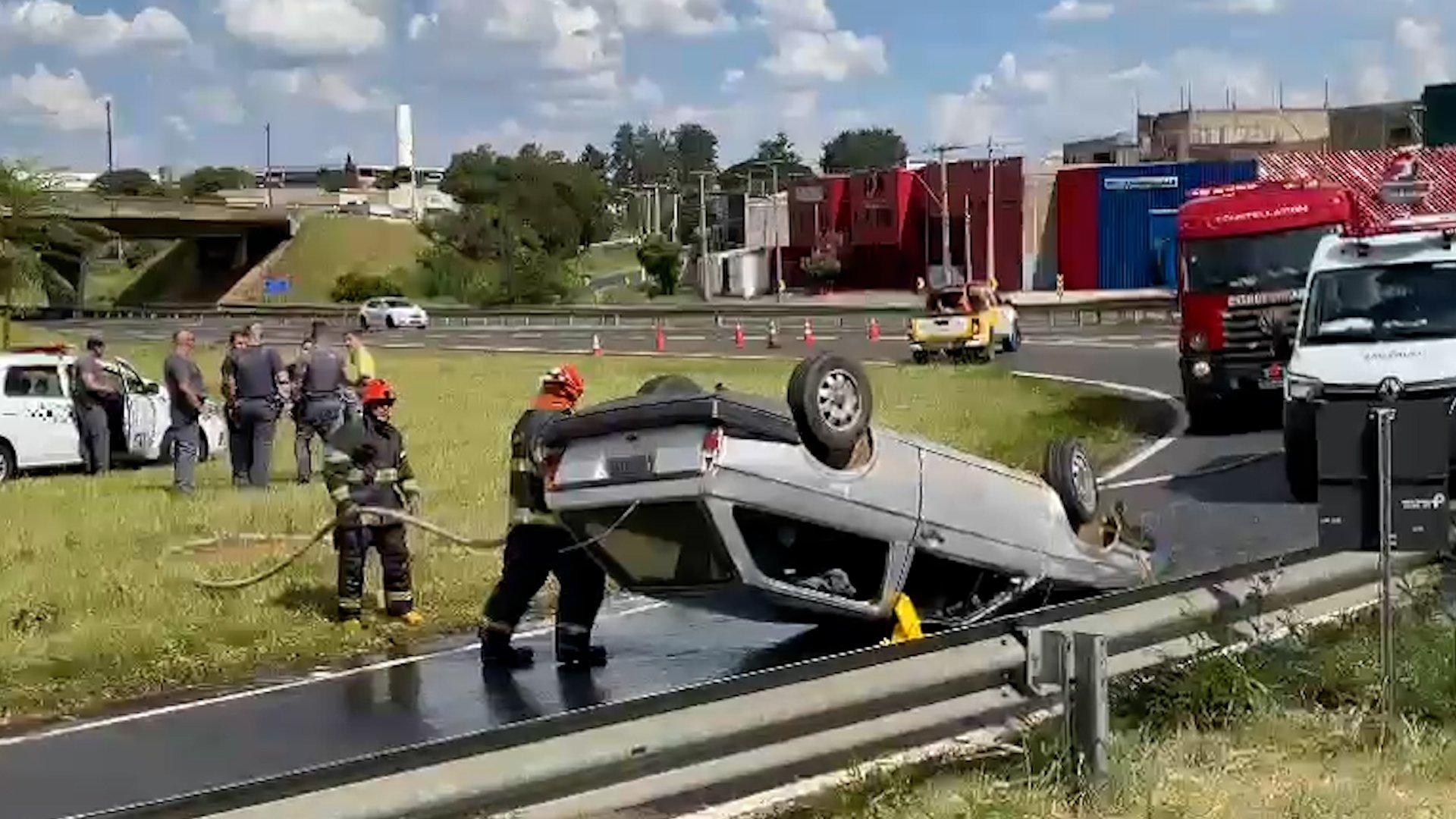 Motorista Morre Após Bater Carro Em Mureta E Capotar Em Rodovia De