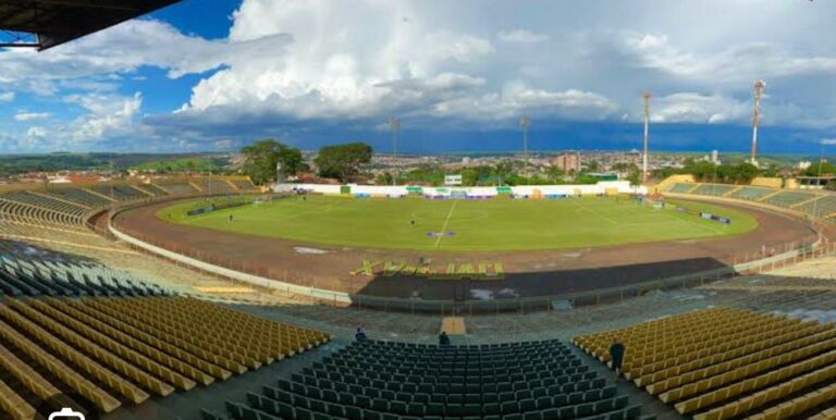 Comercial jogará em Jau