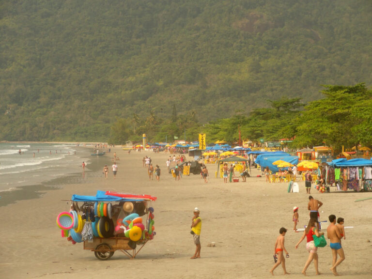 Jovem morre após se afogar na praia de Maranduba em Ubatuba