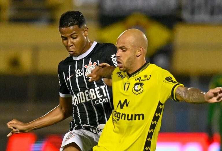 São Bernardo se agiganta, vence Corinthians com um a menos e cola no SPFC