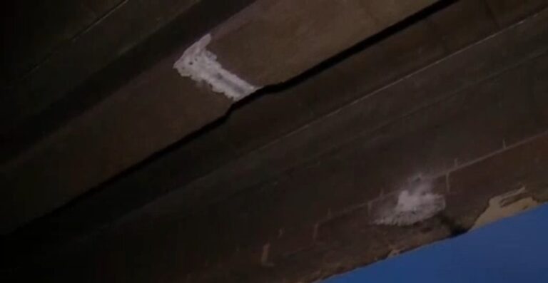 Retroescavadeira fica presa em ponte na Rodovia Anhaguera