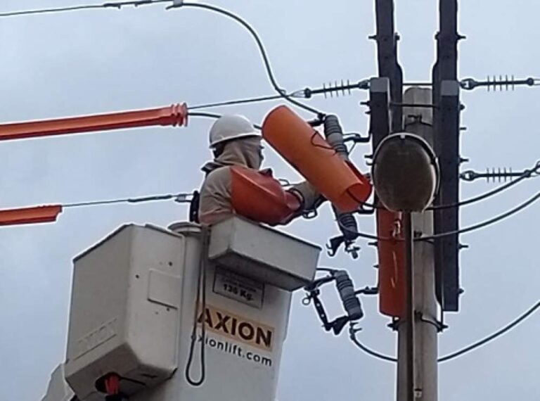 Chuva causa interrupção no fornecimento de energia em bairros de Araçatuba