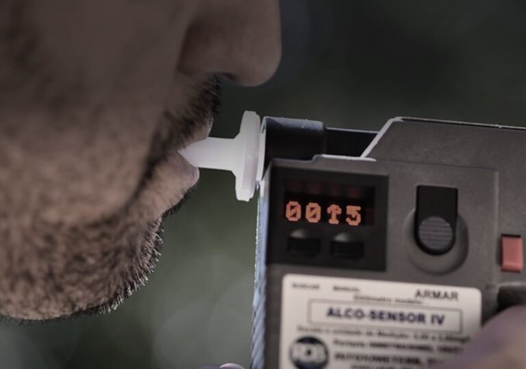 Aposentado é preso por embriaguez ao volante após colisão em Araçatuba