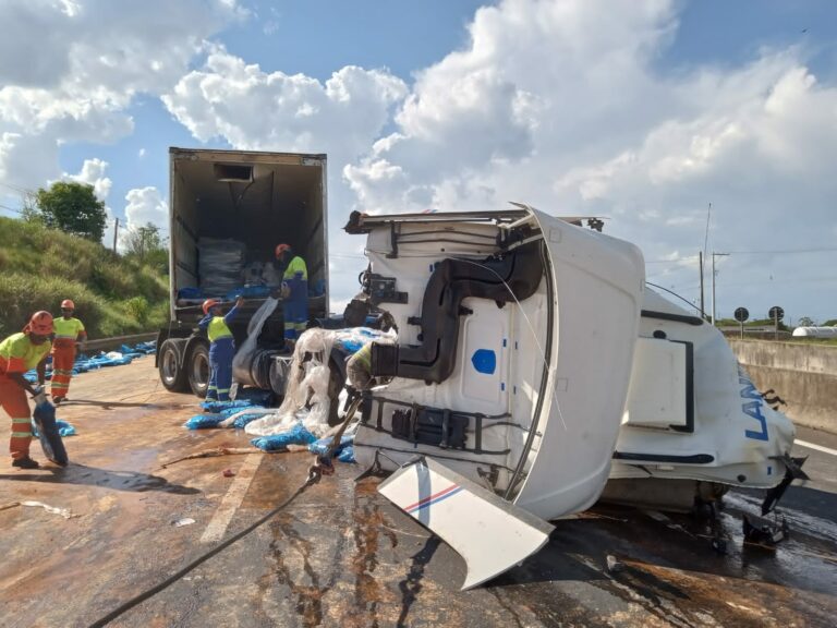 Acidente entre dois caminhões gera 11 km de congestionamento na Anhanguera