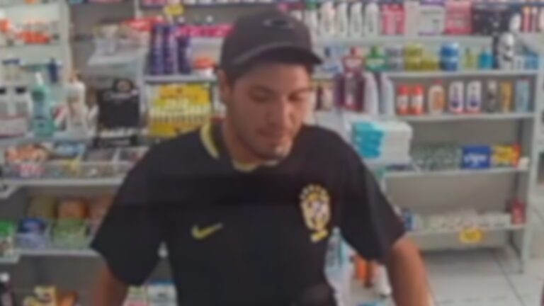 Assalto à mão armada em farmácia é registrado por câmeras de segurança