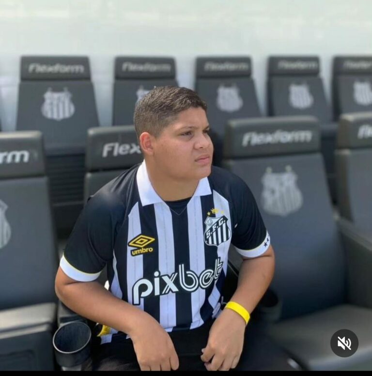 Jovem corre contra o tempo e busca ajuda para custear cirurgia afim de retirar tumor no cérebro