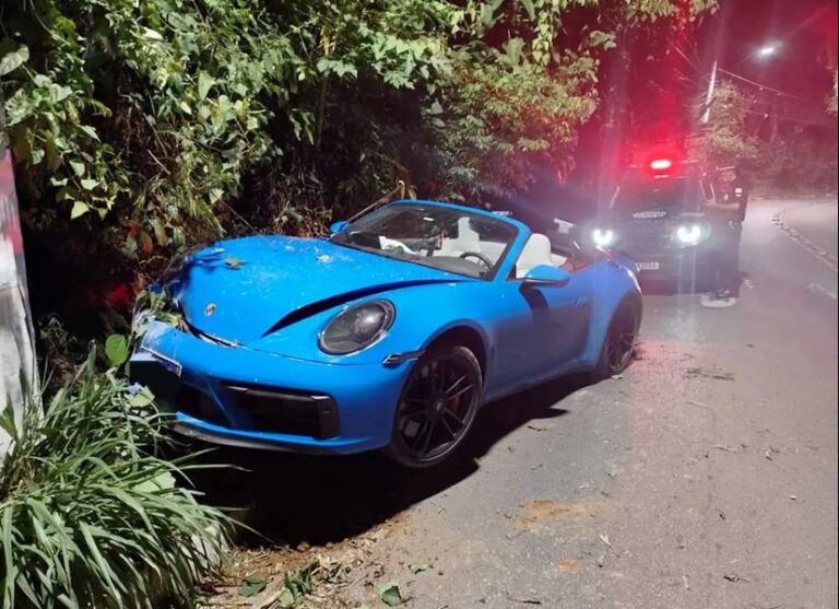 Cadê o dono? Motorista de Porsche abandona veículo após bater em poste no interior de São Paulo