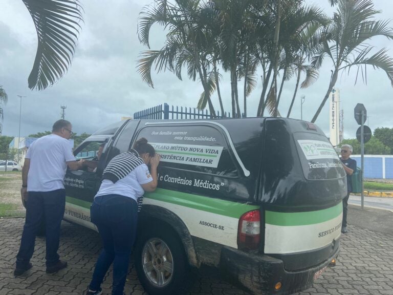 Corpos das vítimas do helicóptero chegam ao IML de São José