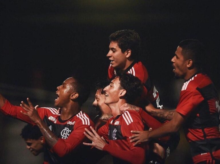 De olho nas quartas, Botafogo-SP encara o Flamengo