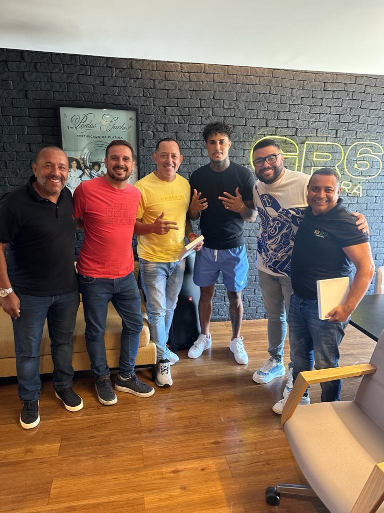 MC Livinho em uma das reuniões com dirigentes do Independente de Limeira.