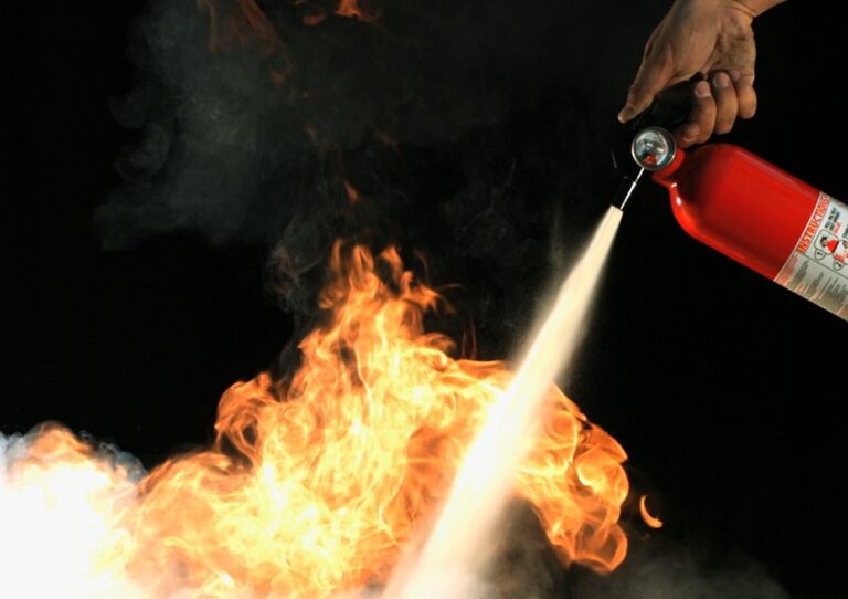 Moradores conseguem conter incêndio em apartamento de Araçatuba