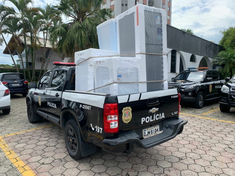 Polícia prende dupla com eletrodomésticos furtados em São José