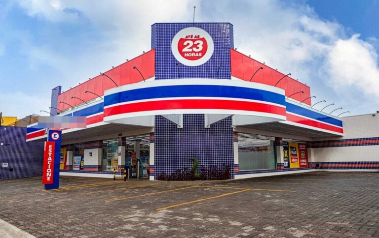 Em assalto à farmácia, jovem de 25 anos furta shampoo, sabonete e creme dental