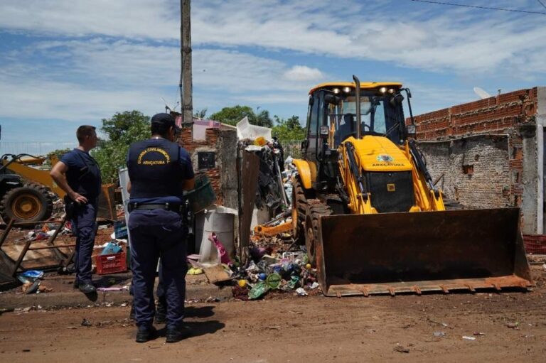 Moradores ameaçam incendiar UBS após limpeza forçada em terreno residencial de Araçatuba