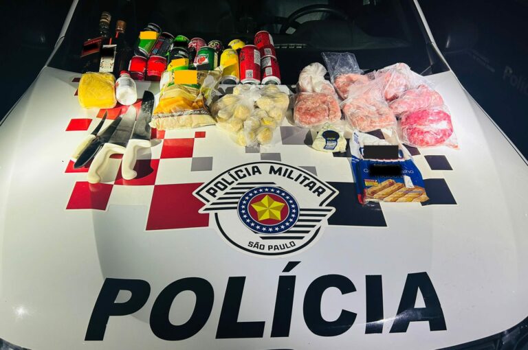 Homem é flagrado furtando ingredientes de lanchonete