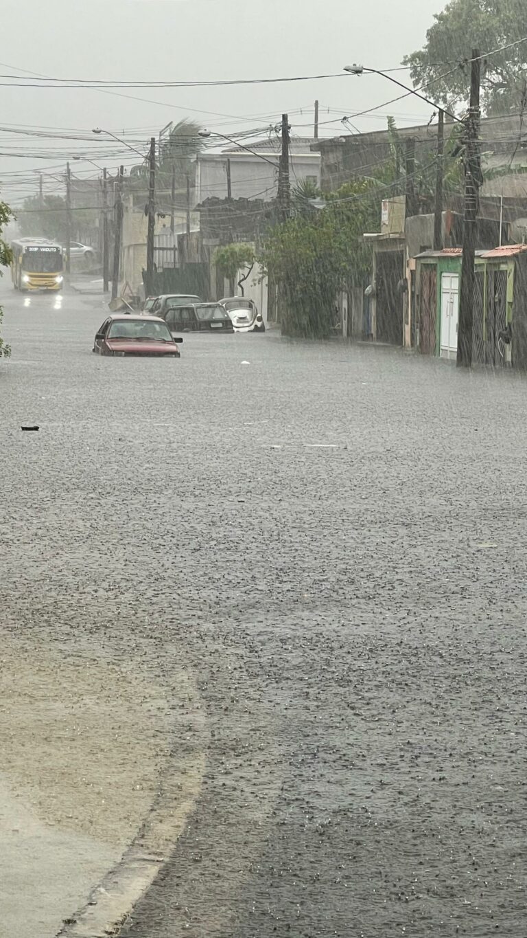 Fortes chuvas desta quarta-feira causam enchentes na região