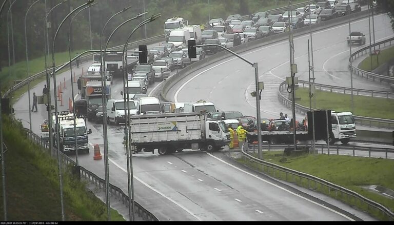 Rodovia dos Tamoios é interditada por causa de deslizamentos