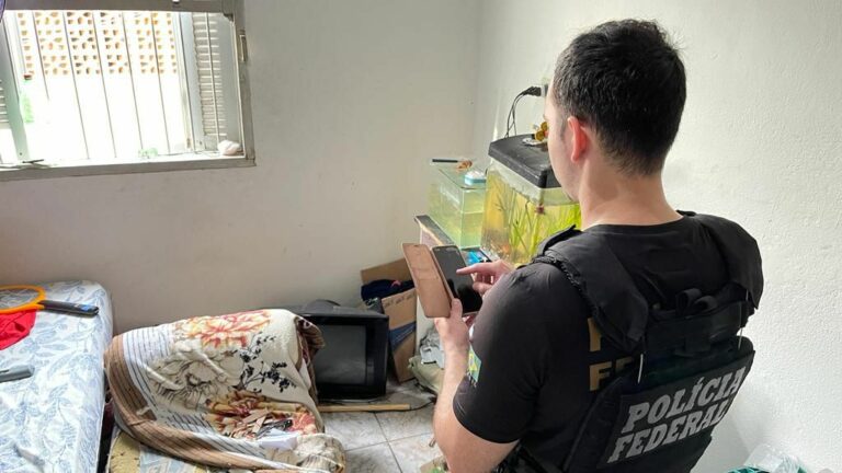 Na manhã desta quarta-feira (31), a Polícia Federal realizou uma operação com o objetivo de cumprir um mandado de busca e apreensão