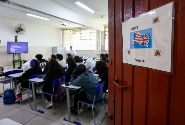 Alunos da rede estadual de ensino podem fazer matrículas para curso de línguas gratuitos