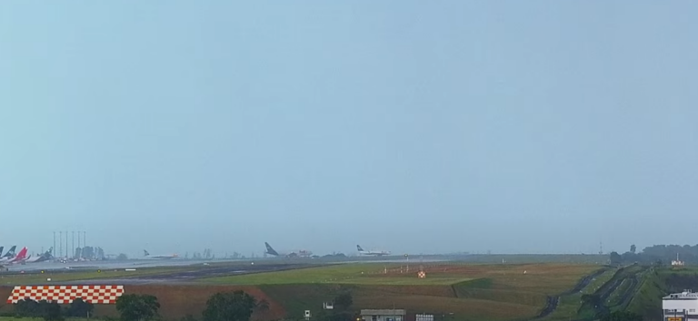 Aeroporto de Viracopos tem pousos transferidos devido o temporal em Campinas