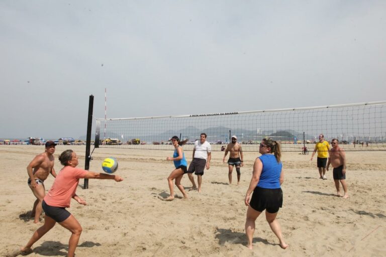 Santos tem regras para atividades nas praias. Confira horários e locais