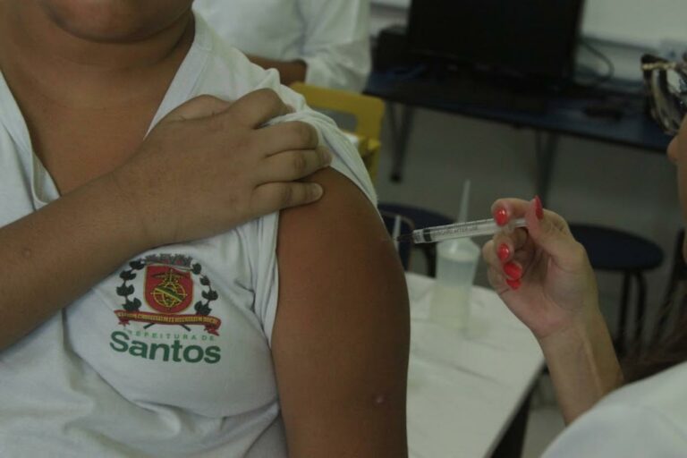 Santos supera meta nacional de vacinação contra o HPV entre crianças e adolescentes