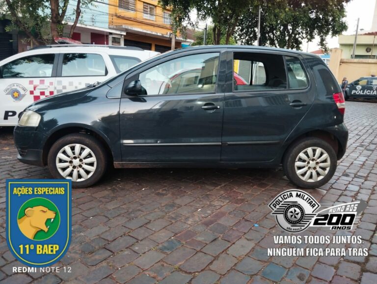 Uma motorista é presa e um adolescente apreendido por roubo de veículo