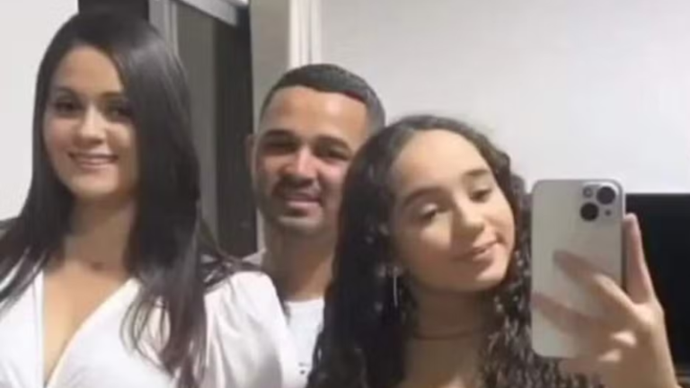 Celular de adolescente assassinada com os pais tinha ligação para a polícia militar