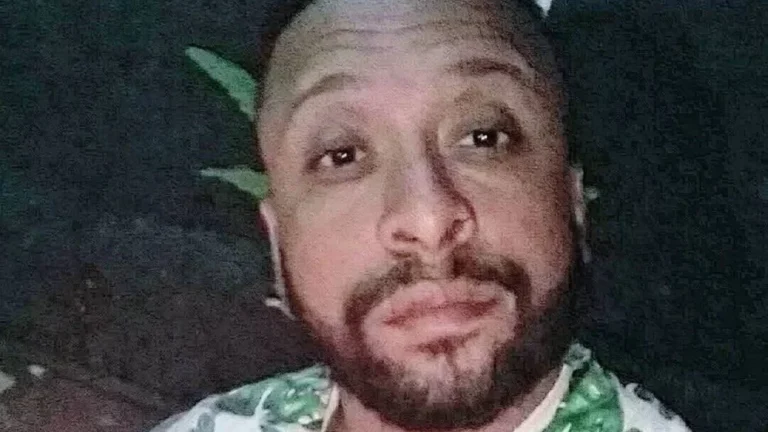 Cantor sertanejo encontrado morto em terreno baldio é enterrado no interior de SP